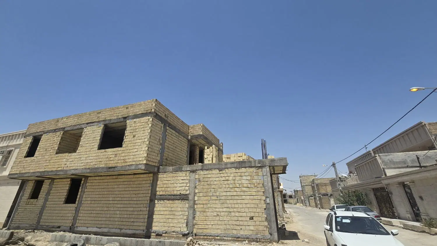 خانه نیمه کار