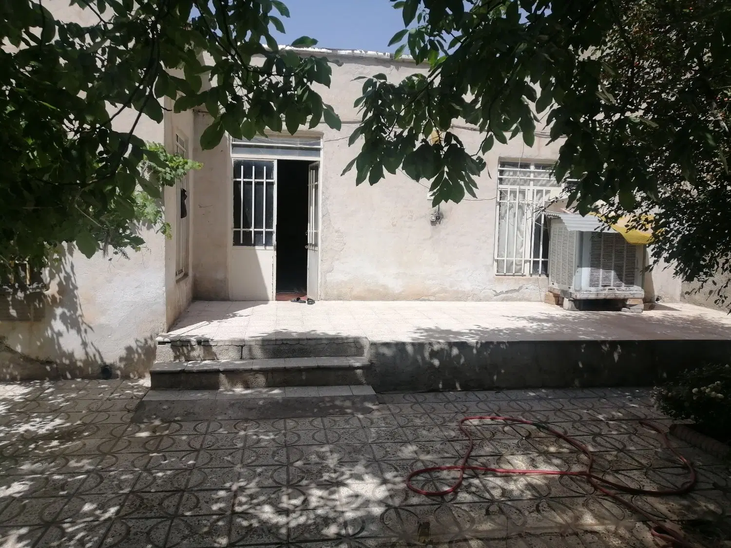 فروش منزل مسکونی ۲۶۰ متری