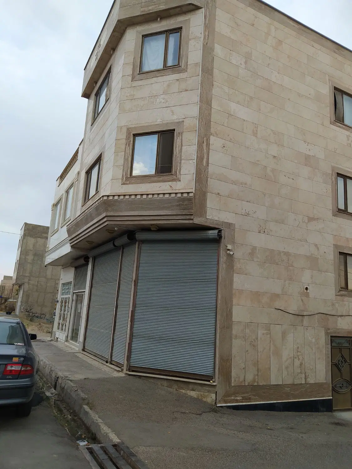 اجاره یک واحد طبفه سوم فقط دو نفر