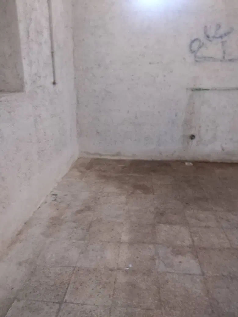 اتاق تکی رو به رو خیابان