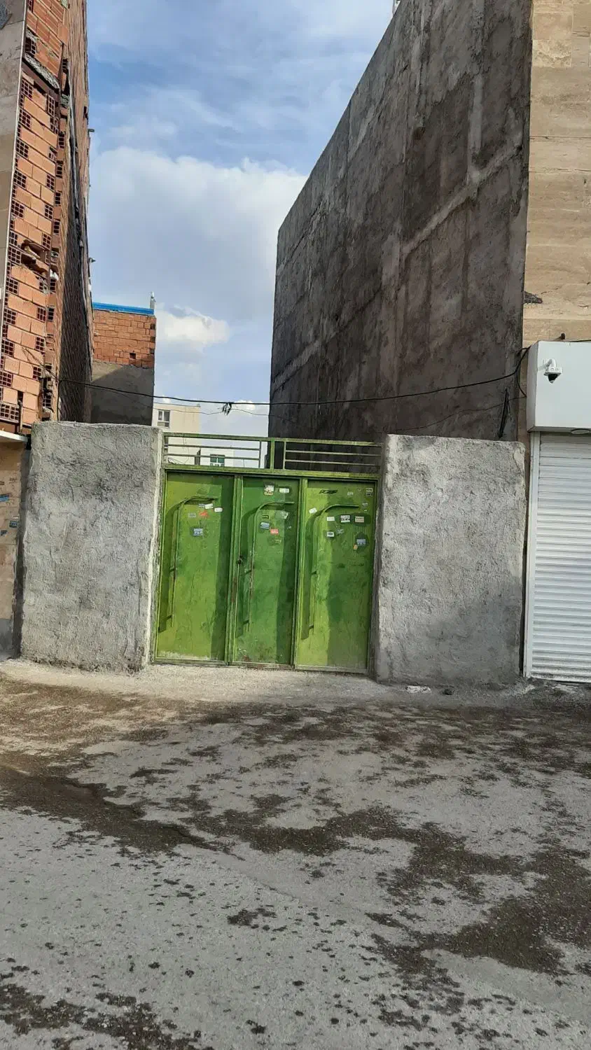 زمین تجاری ومسکونی بر ۱۶متری خیابان انور شهرک سینا