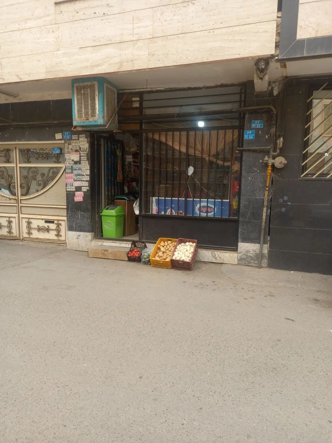 مغازه‌۱۶‌متر‌کوچه‌در‌رو‌