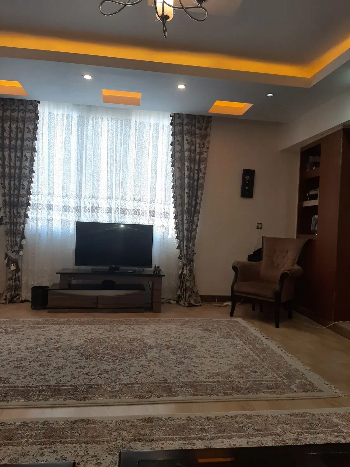 آپارتمان  نادری تک واحدی