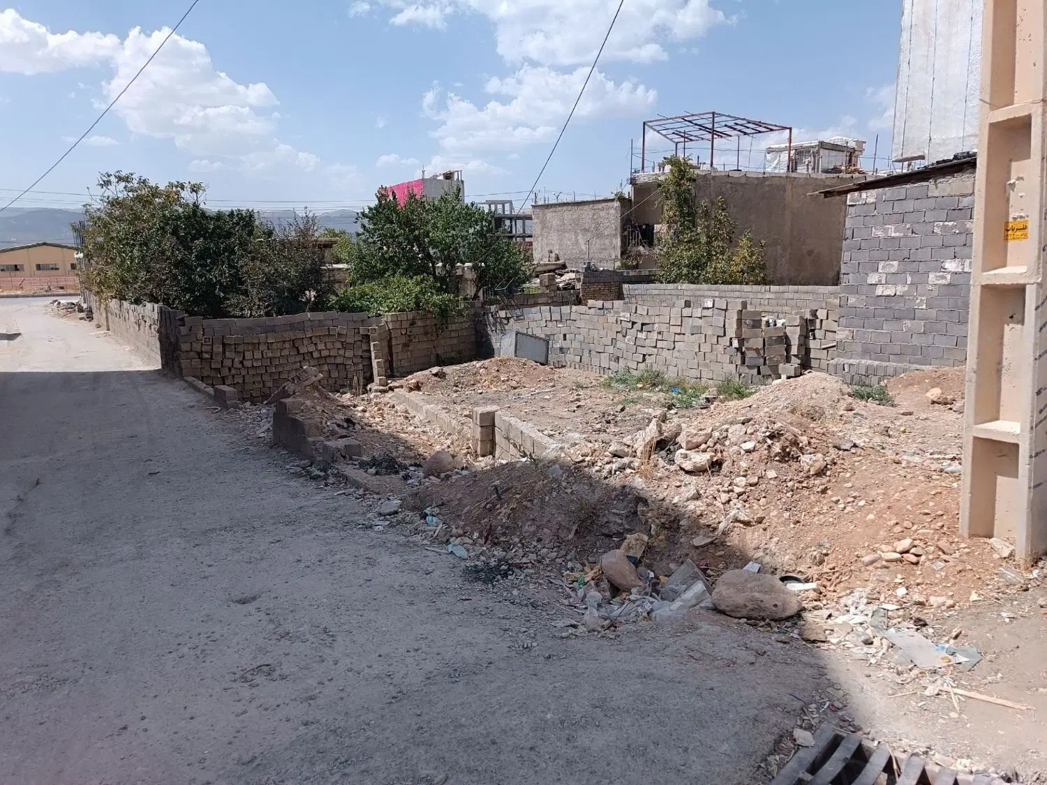 فروش زمین سر جاده اصلی ،دو نبش ۱۲۰ متر