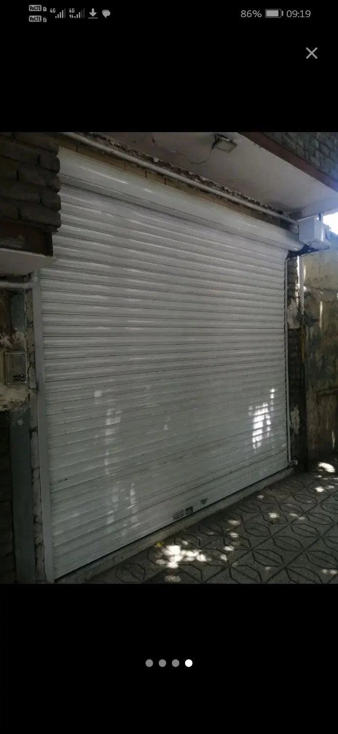 مغازه حاشیه خیابان اصلی