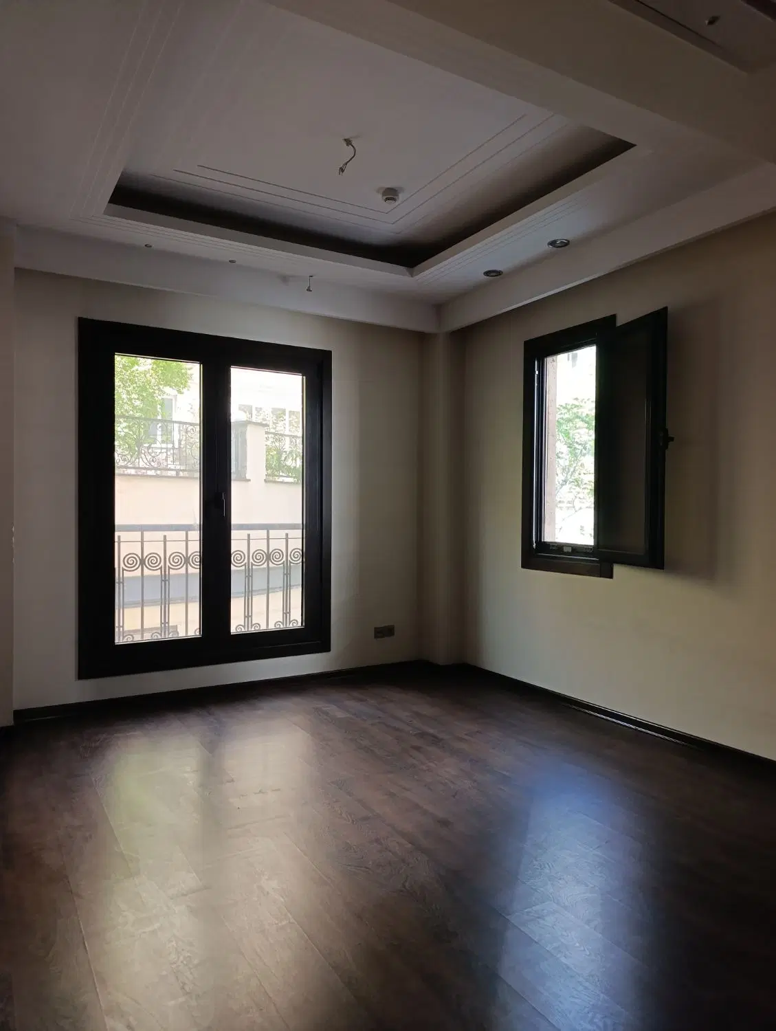 نیاوران_۱۸۰متر_تاپ لوکیشن_مشاعات ابی فعال