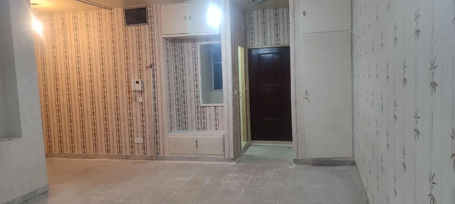 ۱۰۰ متر حیاط دار