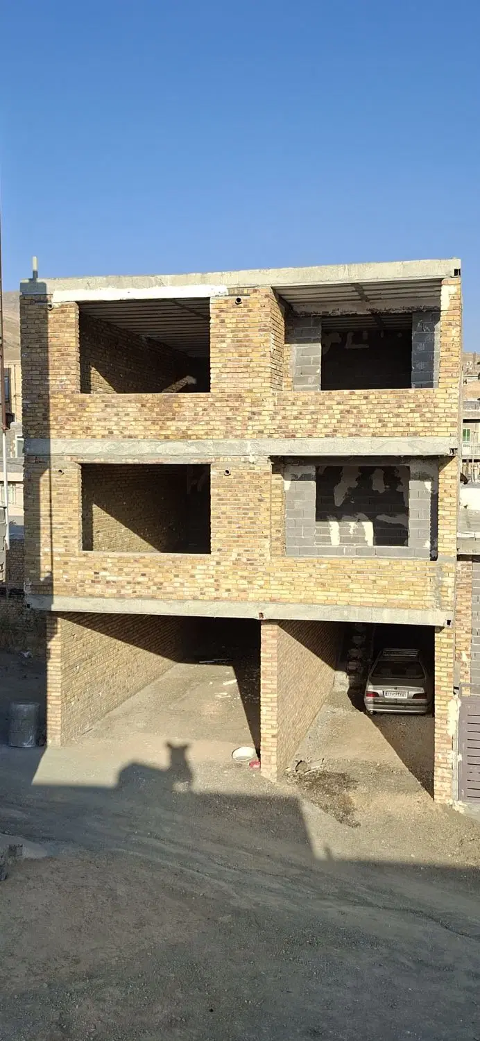 خانه ۱۰۰متری دوطبقه و پارکینگ عبور جدا (نایسر)