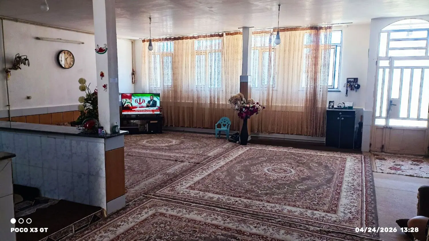 خانه طبقه بالا بزرگ، حیاط دار