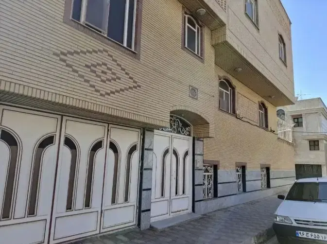 ویلایی زنبیل اباد ۲۰۰متر سه طبقه جنوبی