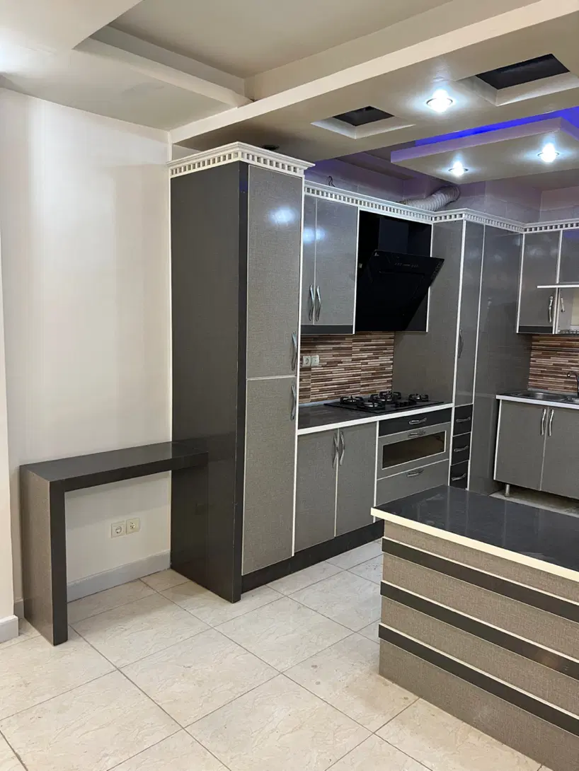 آپارتمان ۱۲۰ متری سه خواب شرقی