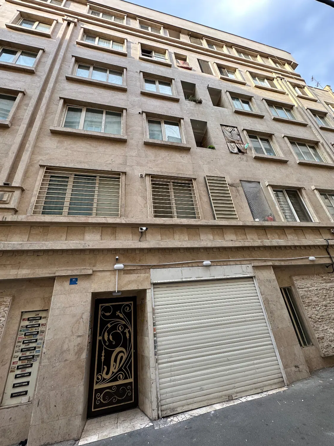 ۷۰ متر _دوخواب_آسانسور و انباری و بالکن