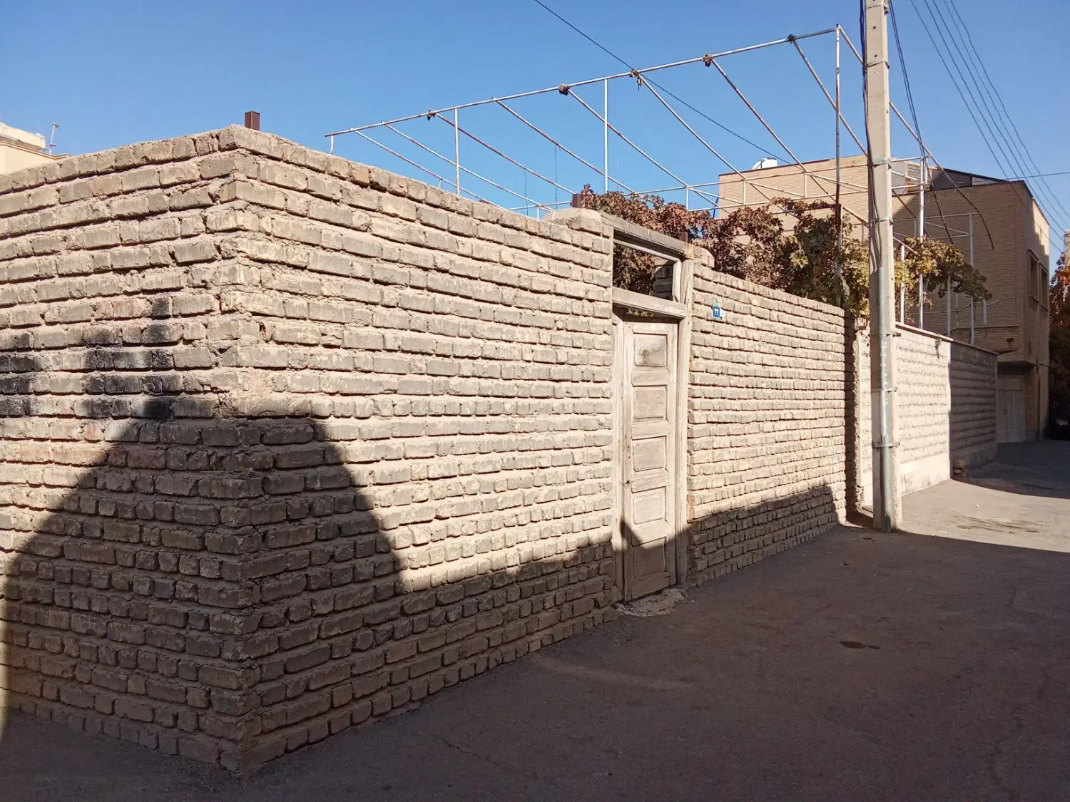 زمین ۲۵۰ متری خیابان فروغی