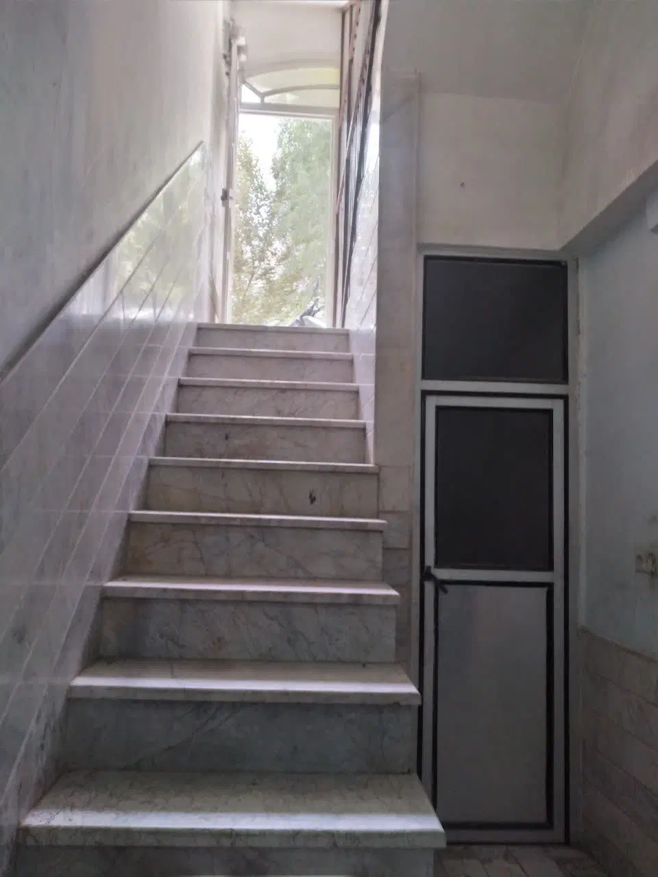 زیرزمین مجردی آقا