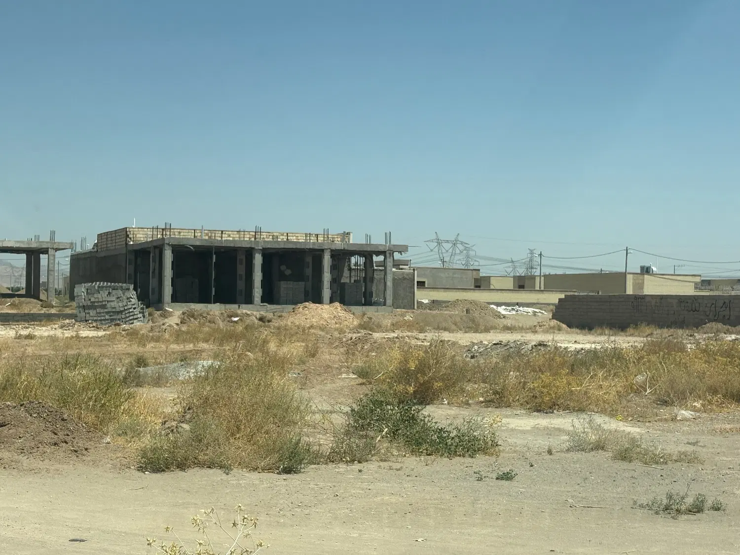 ۸ قصب زمین در اکبراباد دیوان بیگی