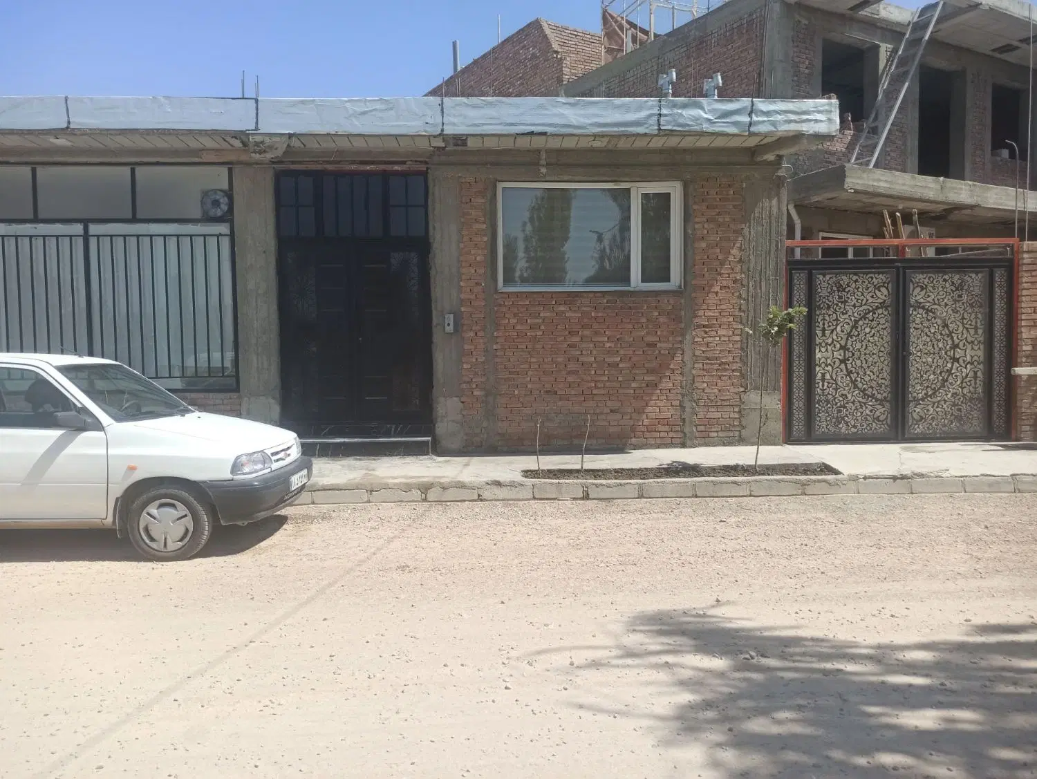 ساختمان مسکونی