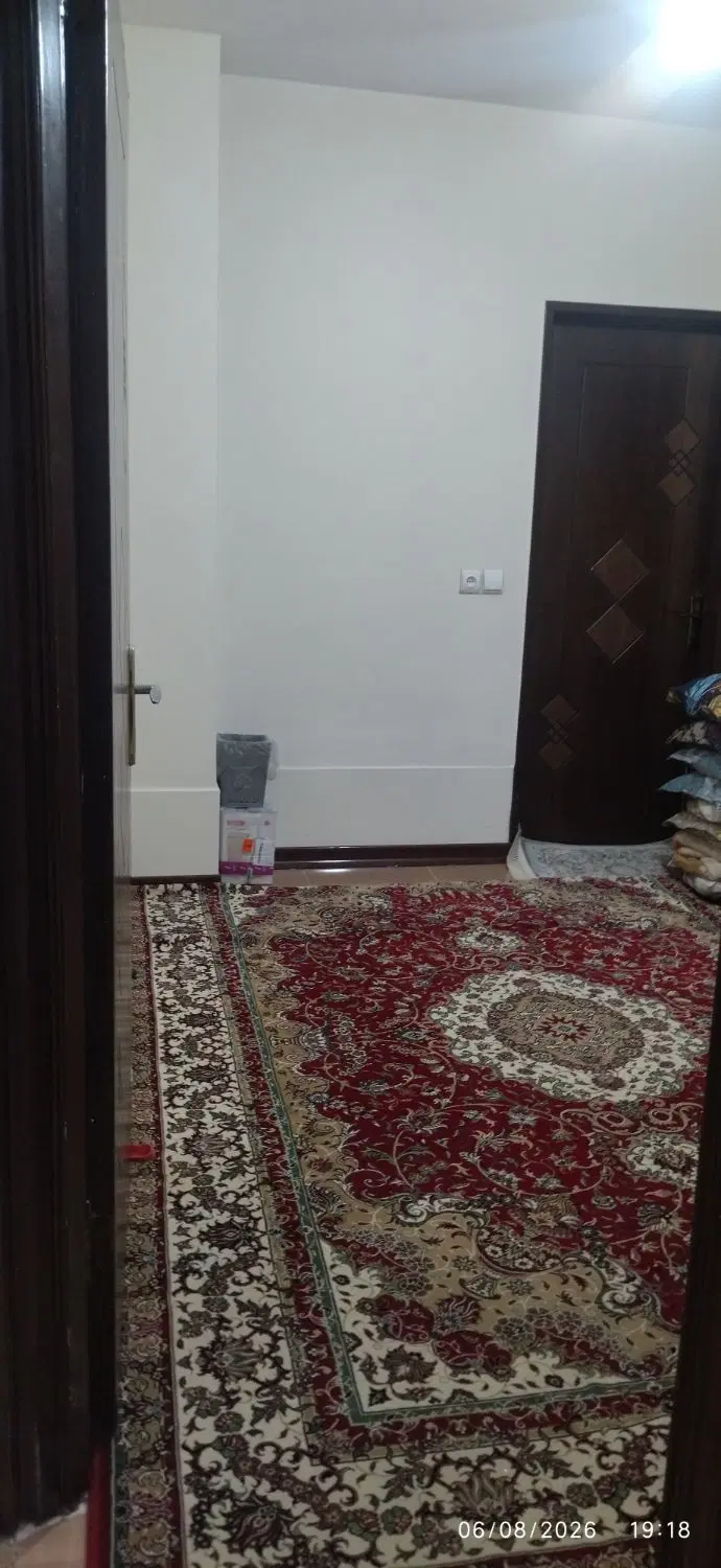 یک طبقه ی همکف ازساختمان سه طبقه.بدون هیچ خرجی