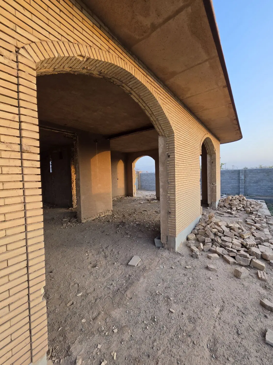 ۷۰۰ متر خونه باغ نیمه ساز سنتی شاهدیه