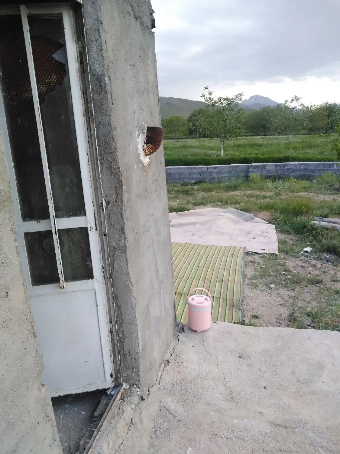 باغ زیبا در طبیعت دست نخورده