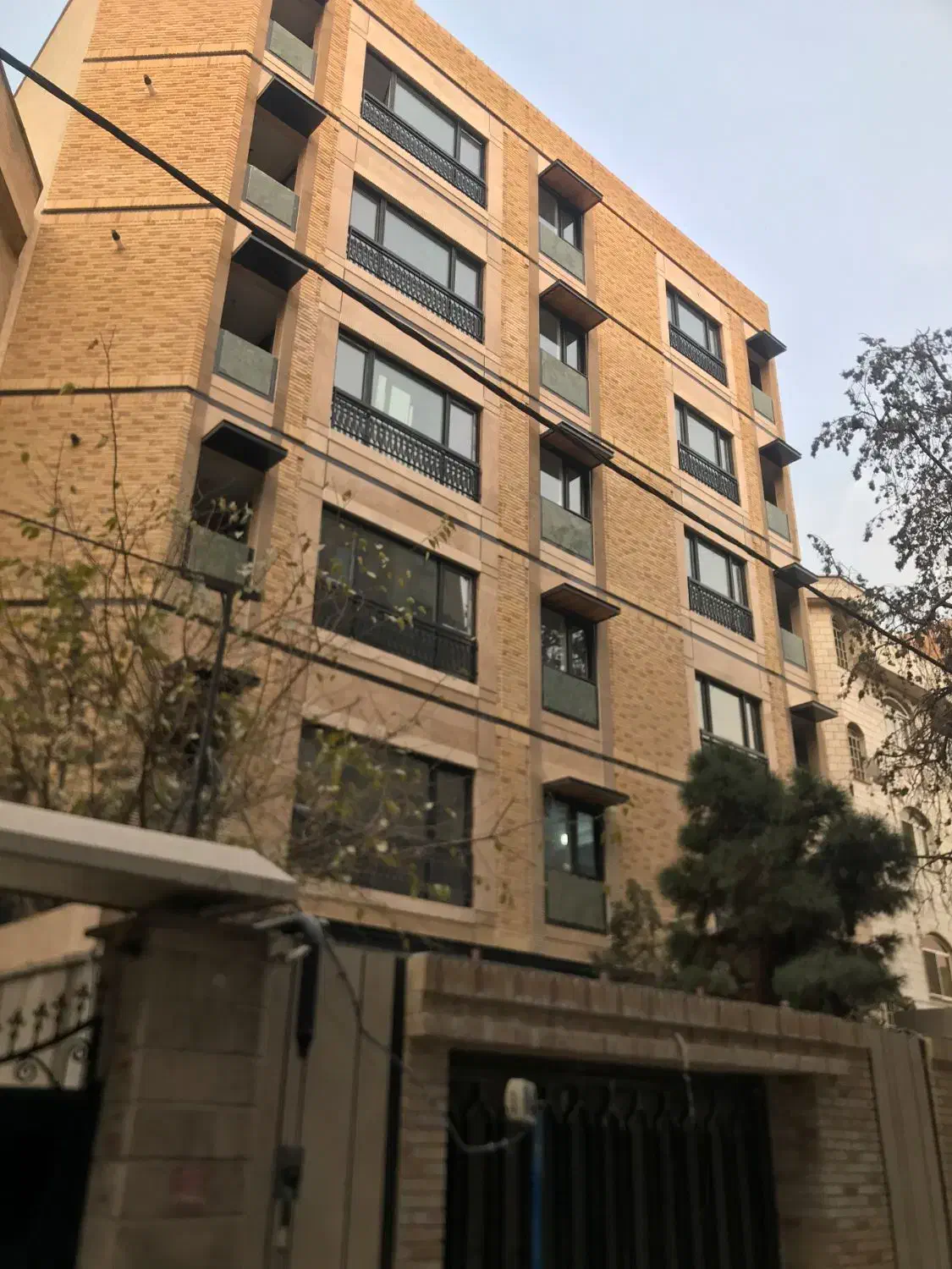 ۱۸۵ متر پاسداران ( تکواحدی کلیدنخورده)