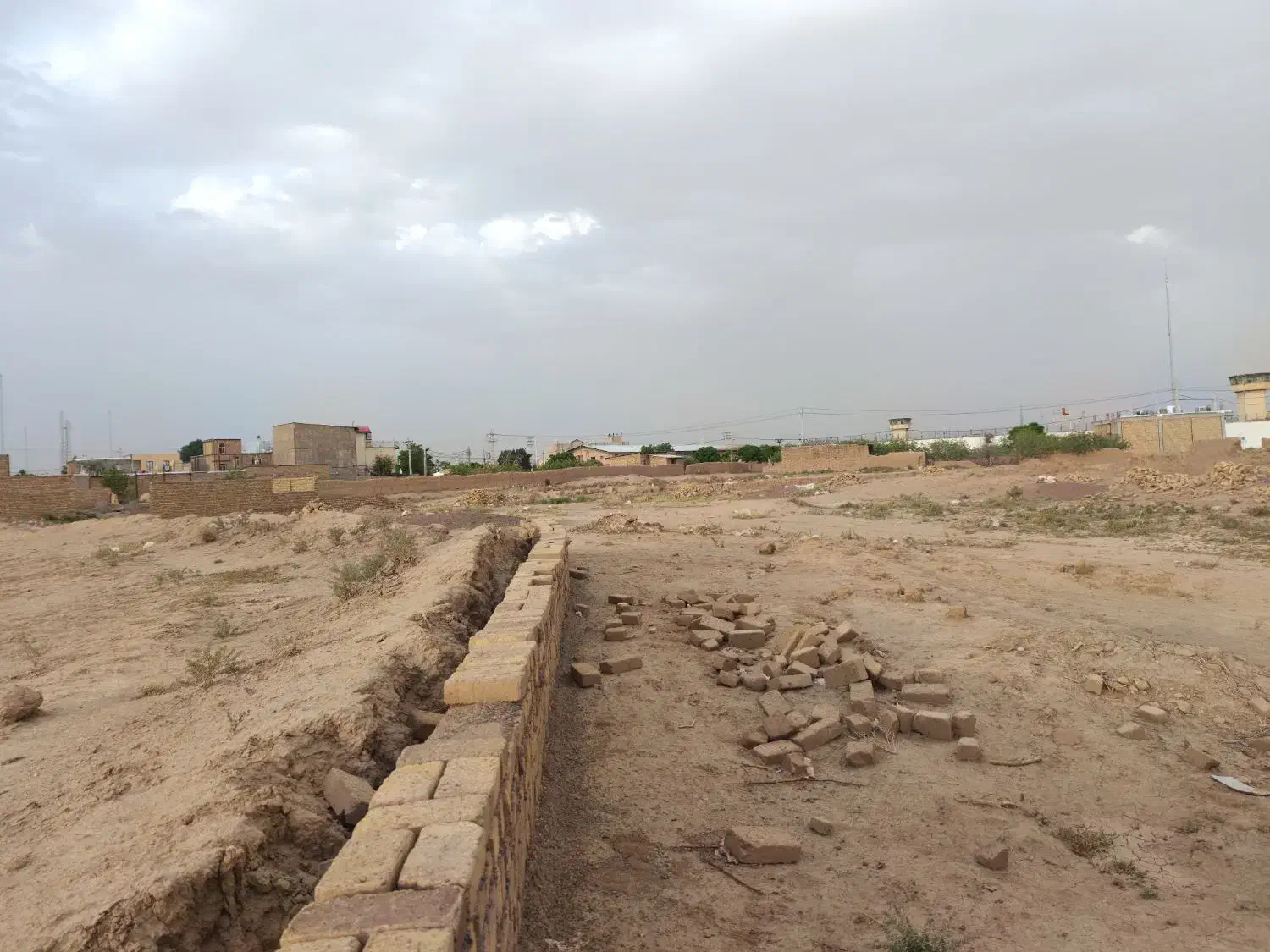 زمین تجاری و مسکونی
