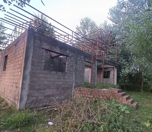 ۴۰۰متر زمین با بنای نیمه کاره  شالیزار