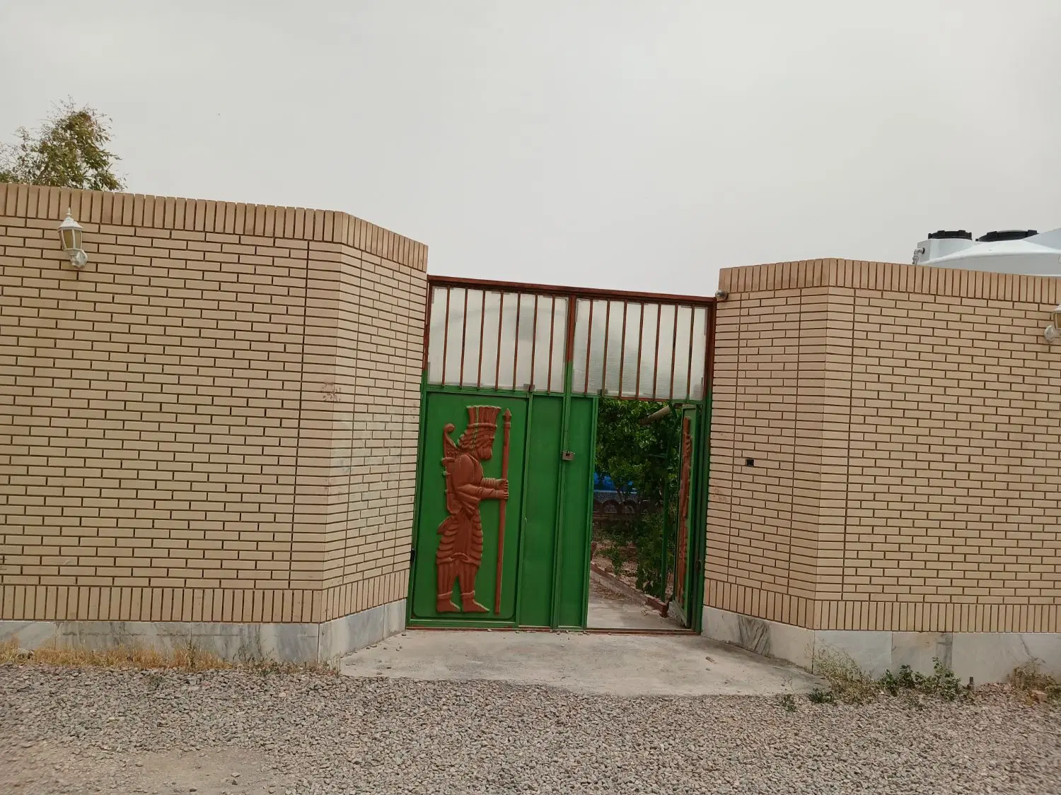 باغ ۳۵۰ متری با ساختمان در خمینی شهر