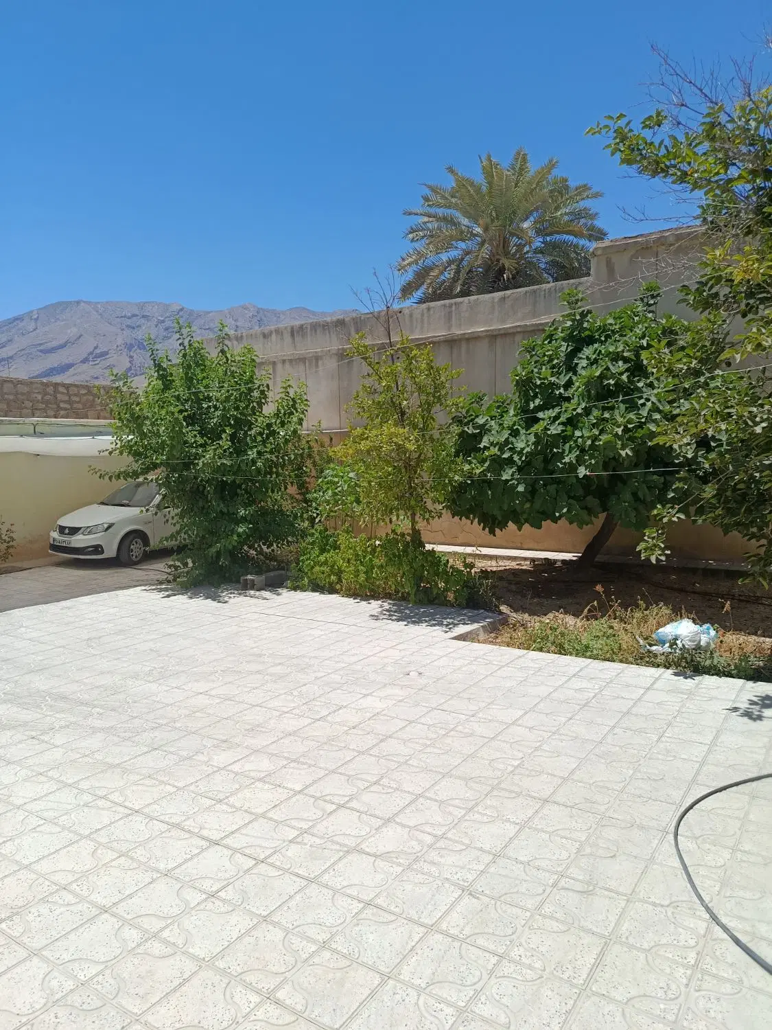 فروش منزل ویلایی درب حیاط سر دونبش خیابان فرصت