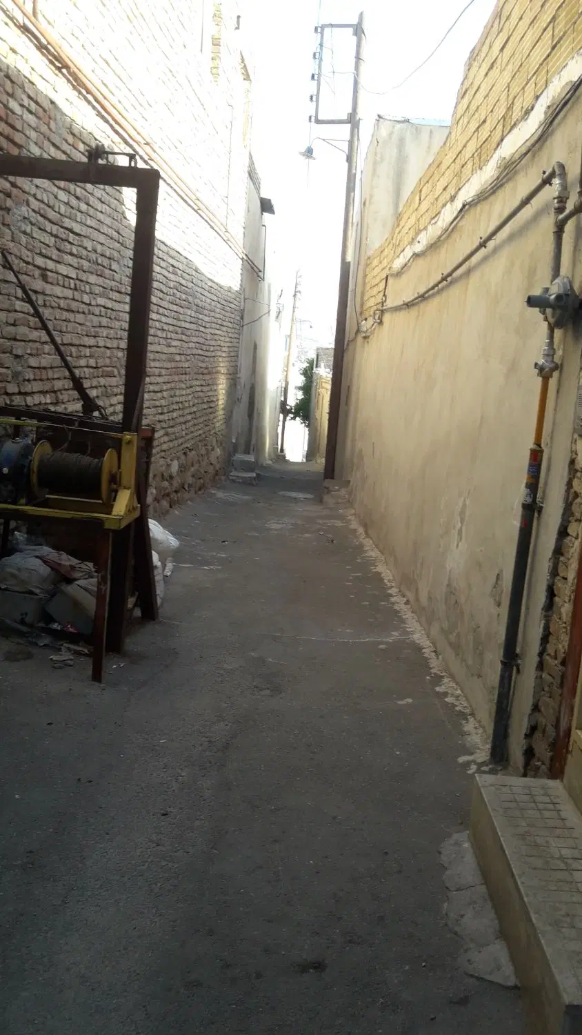 خانه حیاط دار چهاراه عباسی