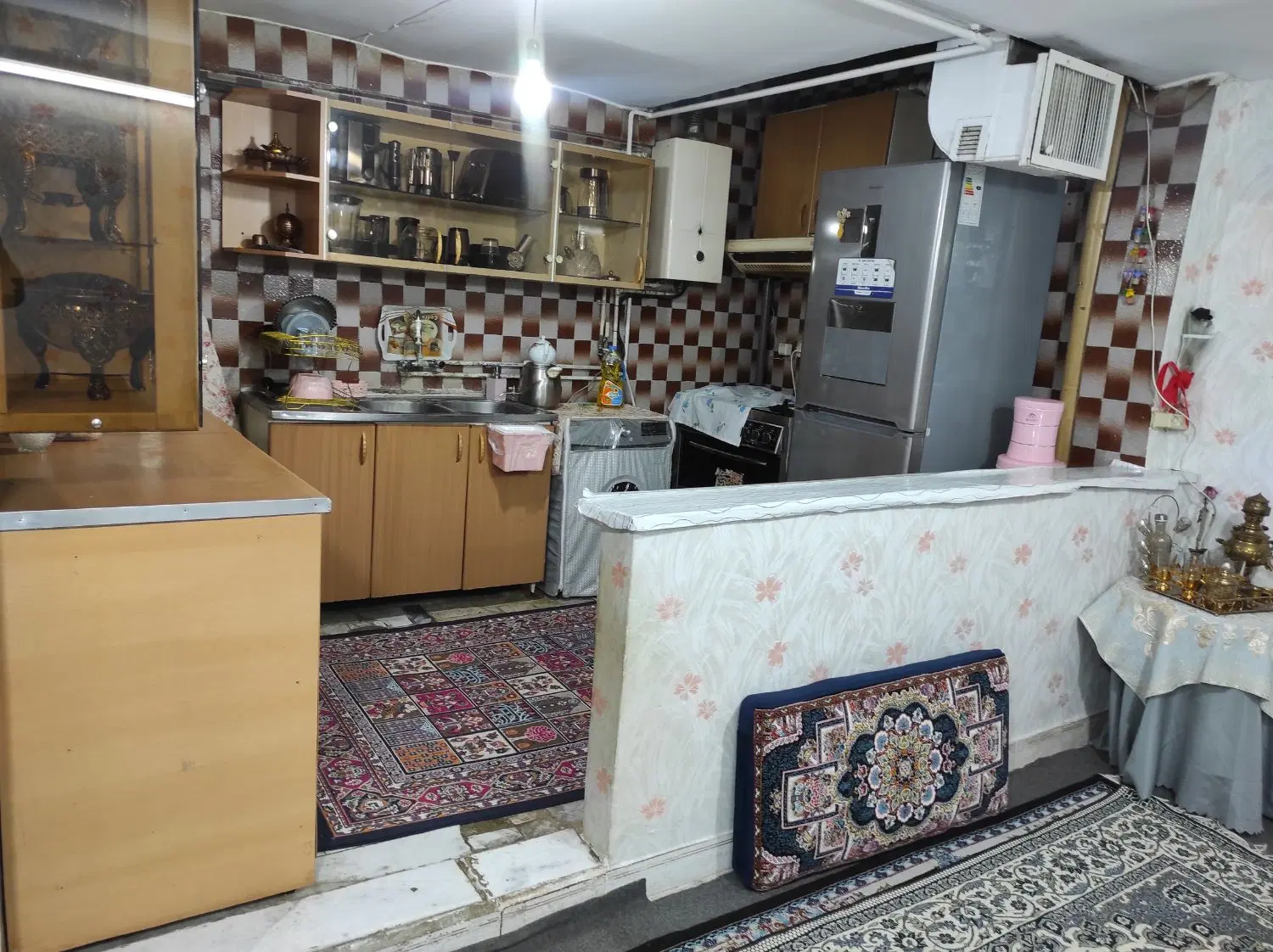 یک واحد آپارتمان 75 متری