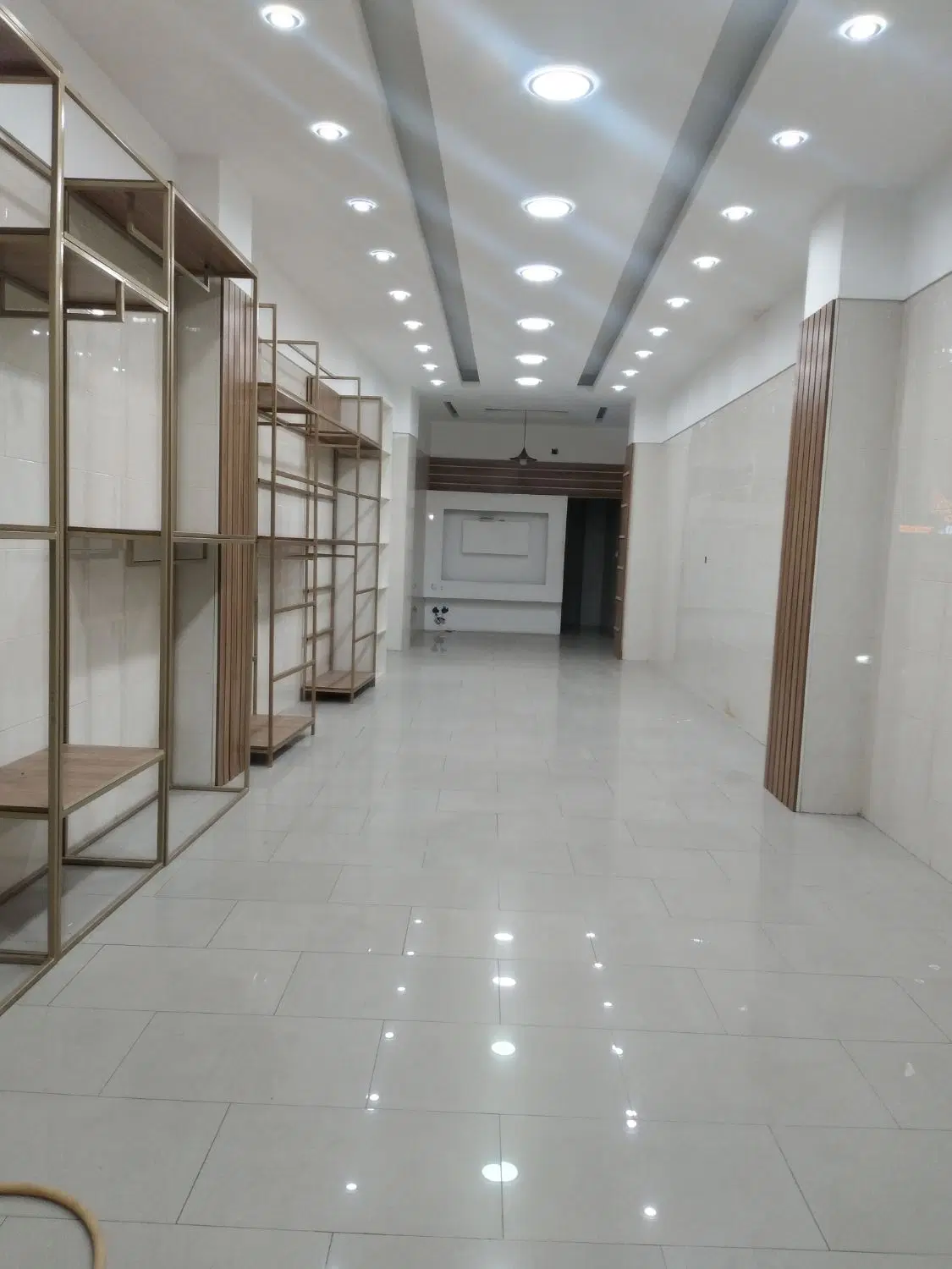 بابت خرید و فروش  تجاری خ مدنی وفراغی تماس بگیر