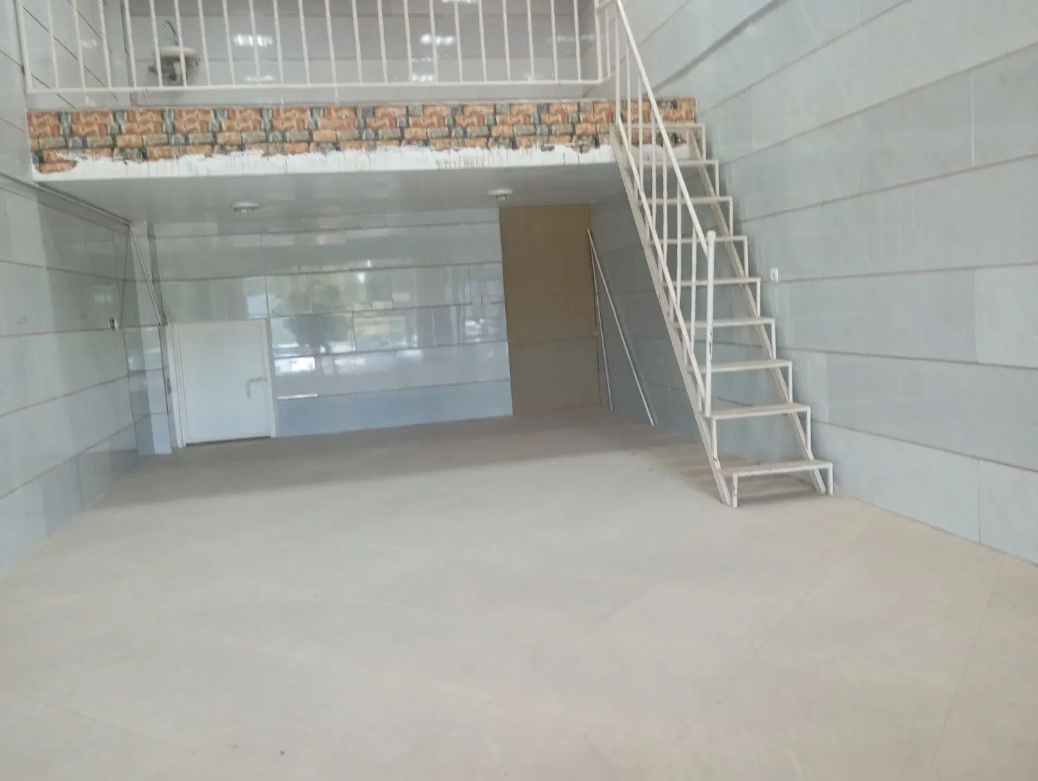 مغازه روبه روی ترمینال