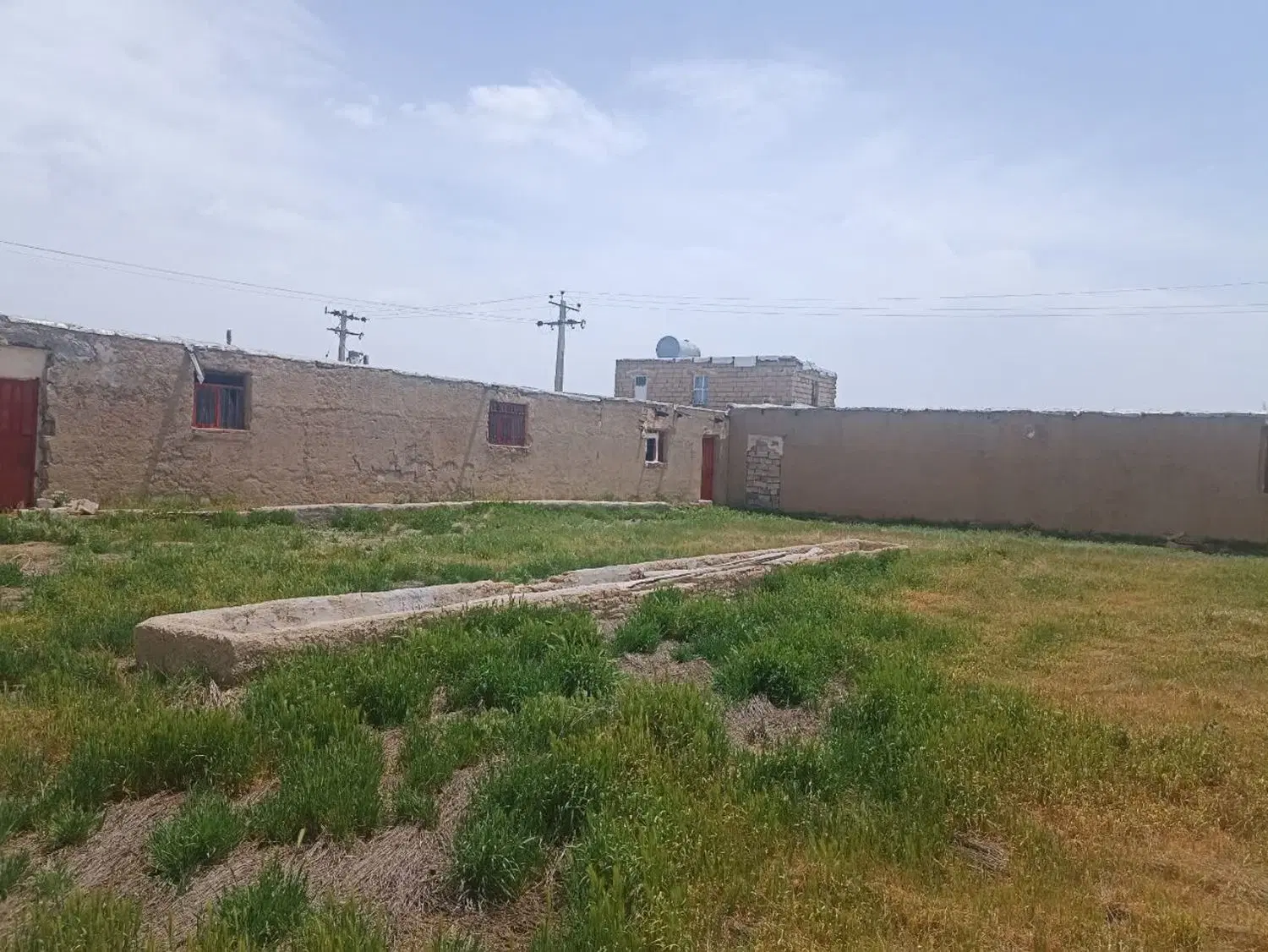 دامداری ۵۰۰ راسی مجهز + ۱۶ هزار متر زمین