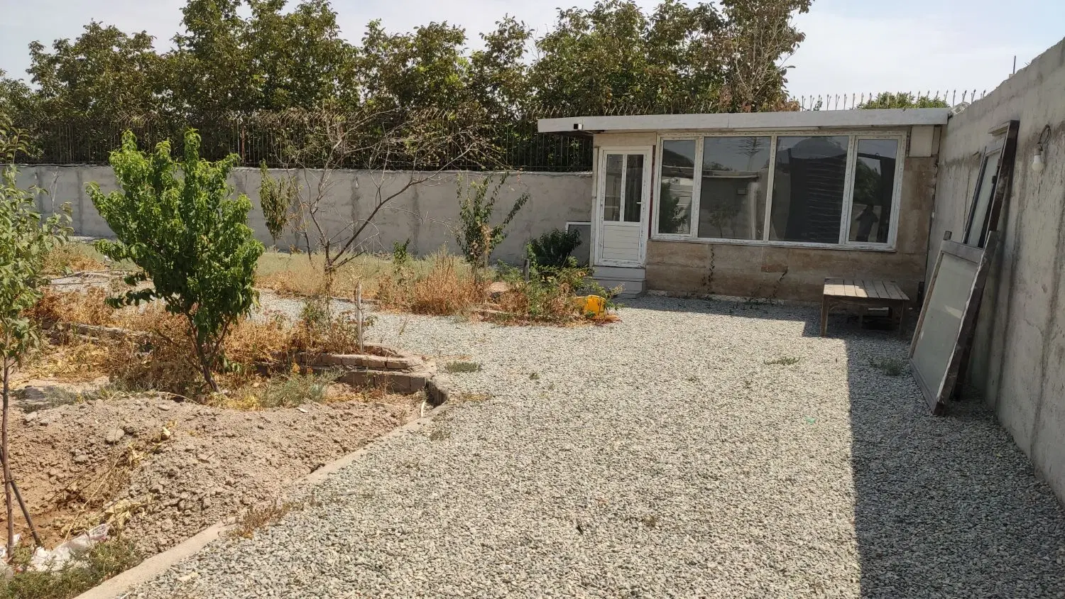 باغچه چهاردیواری