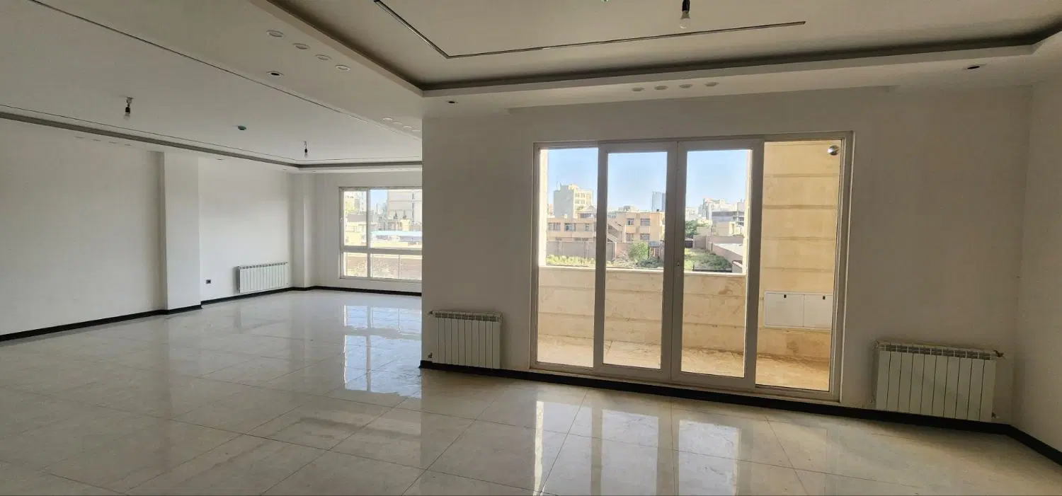 آپارتمان ۱۳۵ متری درختی