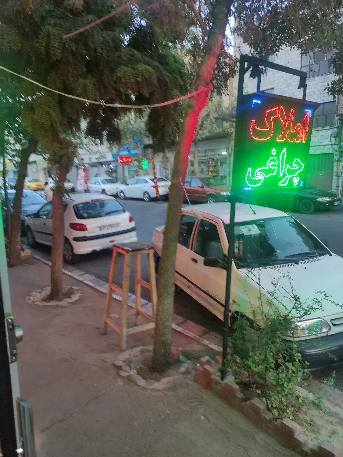 فروش لاله ها طالقانی 82 متری با پارکینگ طالقانی