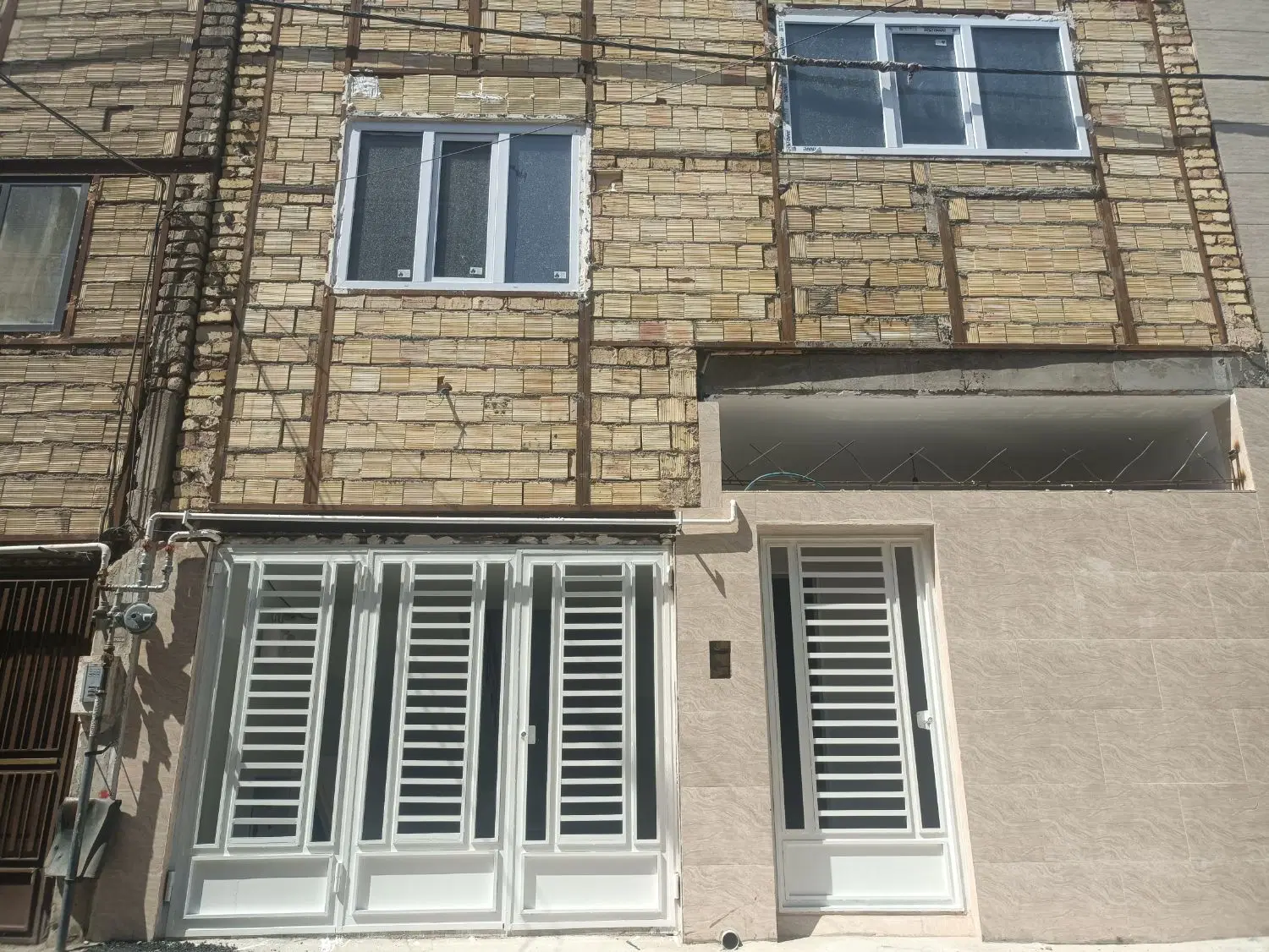 خانه فروشی طبقه اول پارکینگ داره