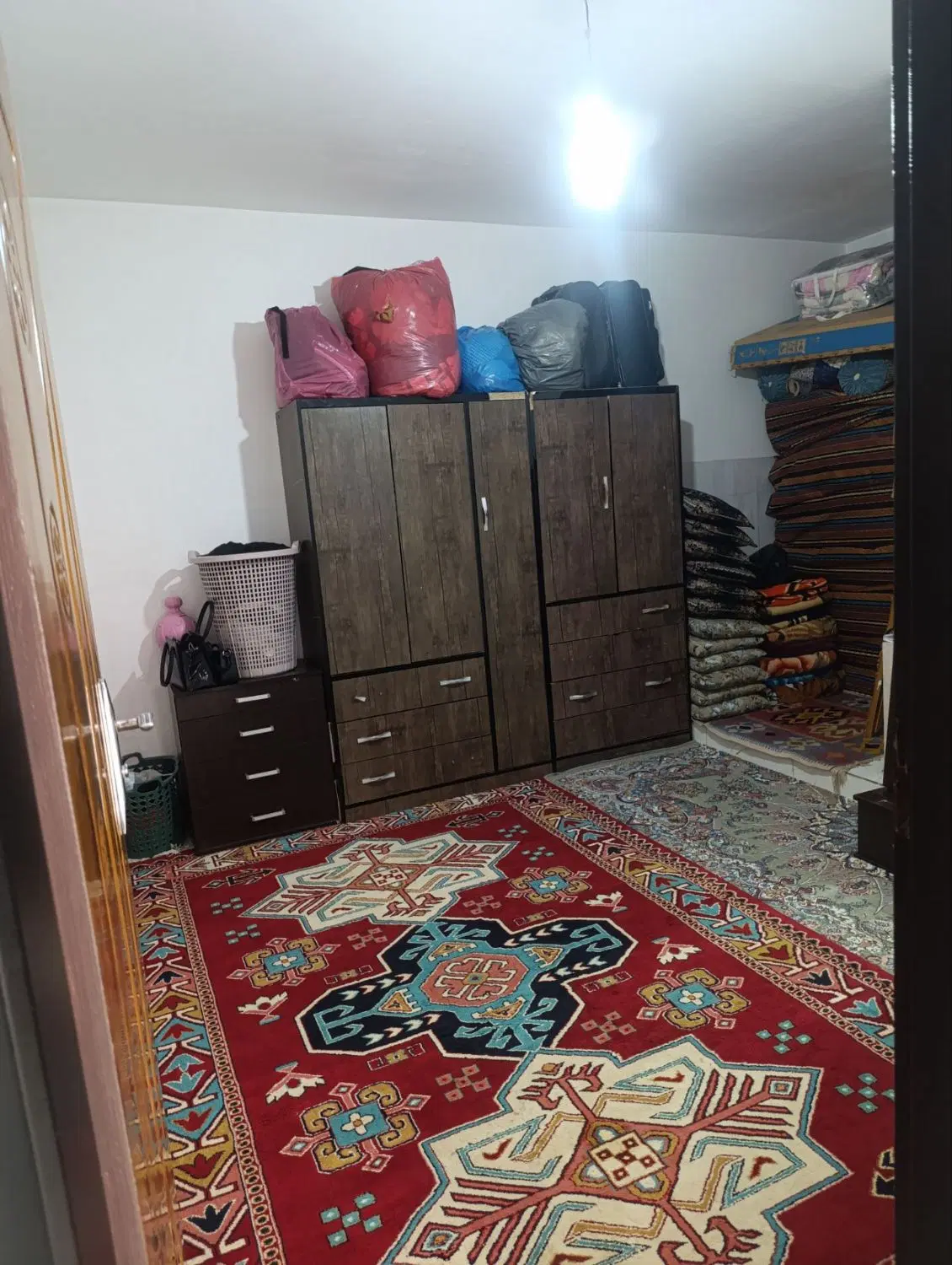 خانه ویلایی حیاط ماشین رو