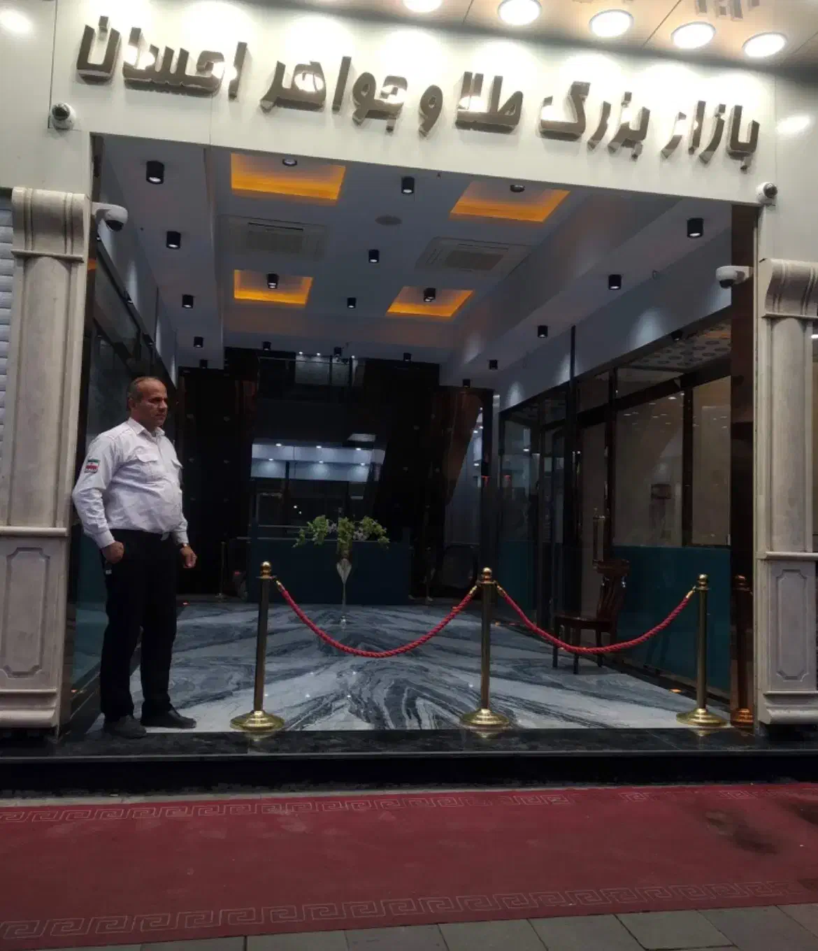 مغازه در بازار بزرگ پاساژ احسان