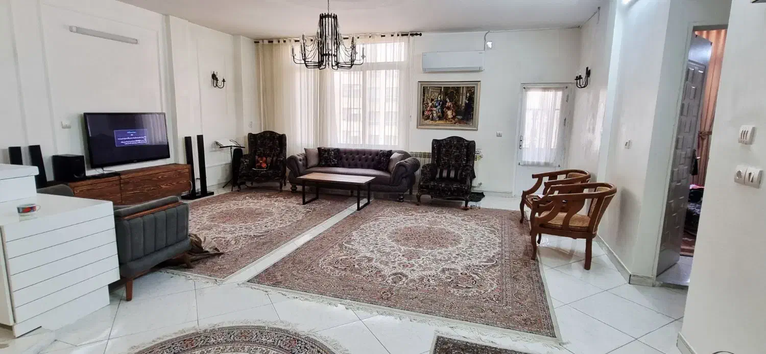 ۱۰۵ متر  میدان لادن