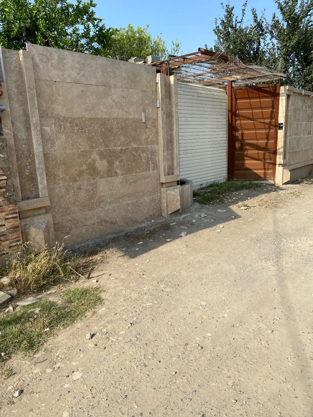 مرزون اباد ۲۴۰ متر۸۰ متر بنا
