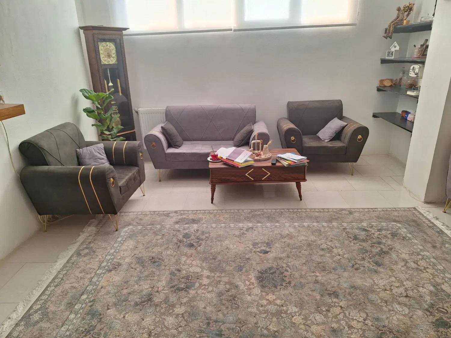 مسکن مهر خیابان اسفند فرعی یک جنوبی بلوک ۲۷ طبقه ۳