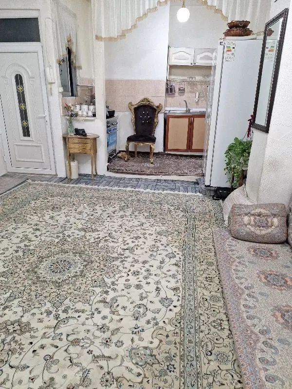 یک باب خانه دو طبقه
