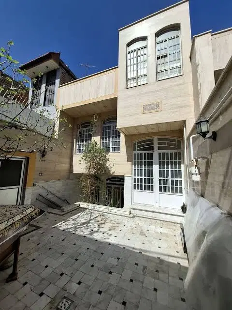 منزل مسکونی سه طبقه