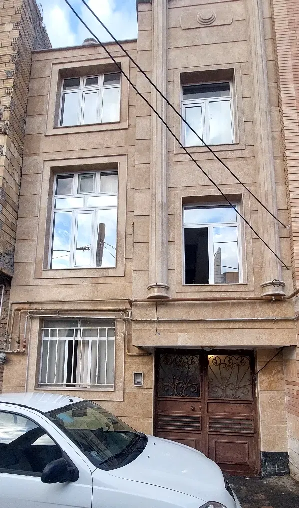 فروش خانه مسکونی ۲ طبقه با بهار خواب