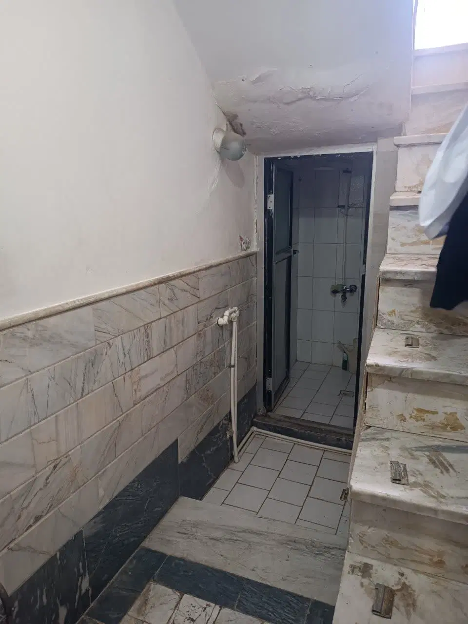 خانه زیرزمین راه جدا