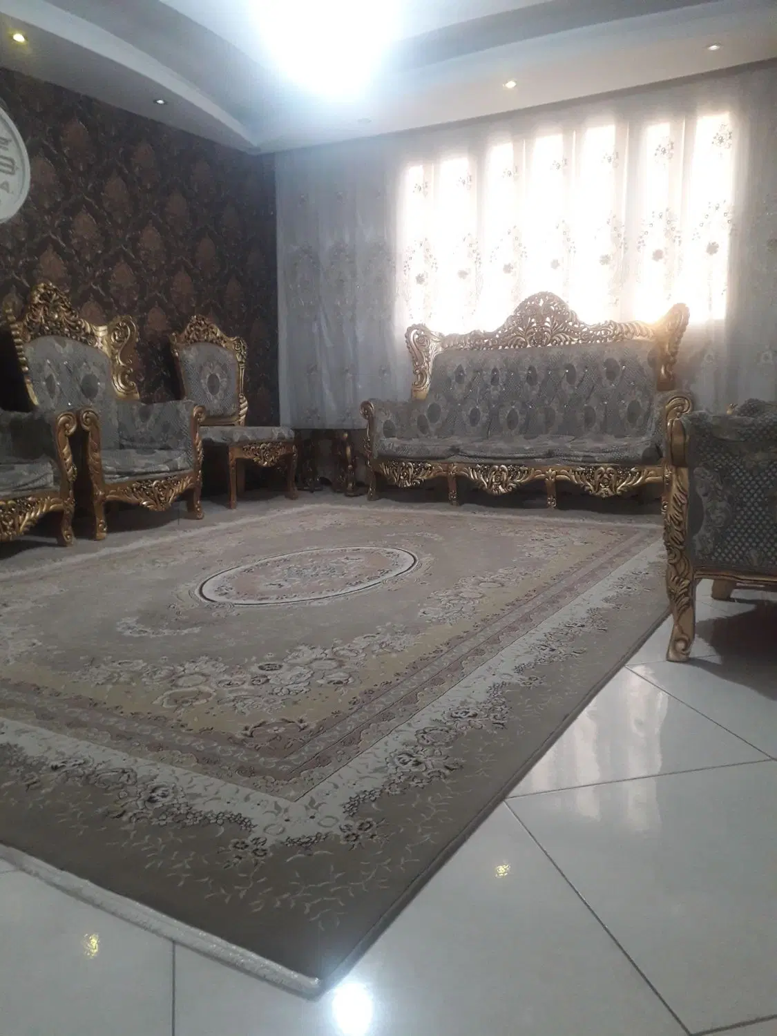 اپارتمان ۳طبقه برخیابان ۲۴متری