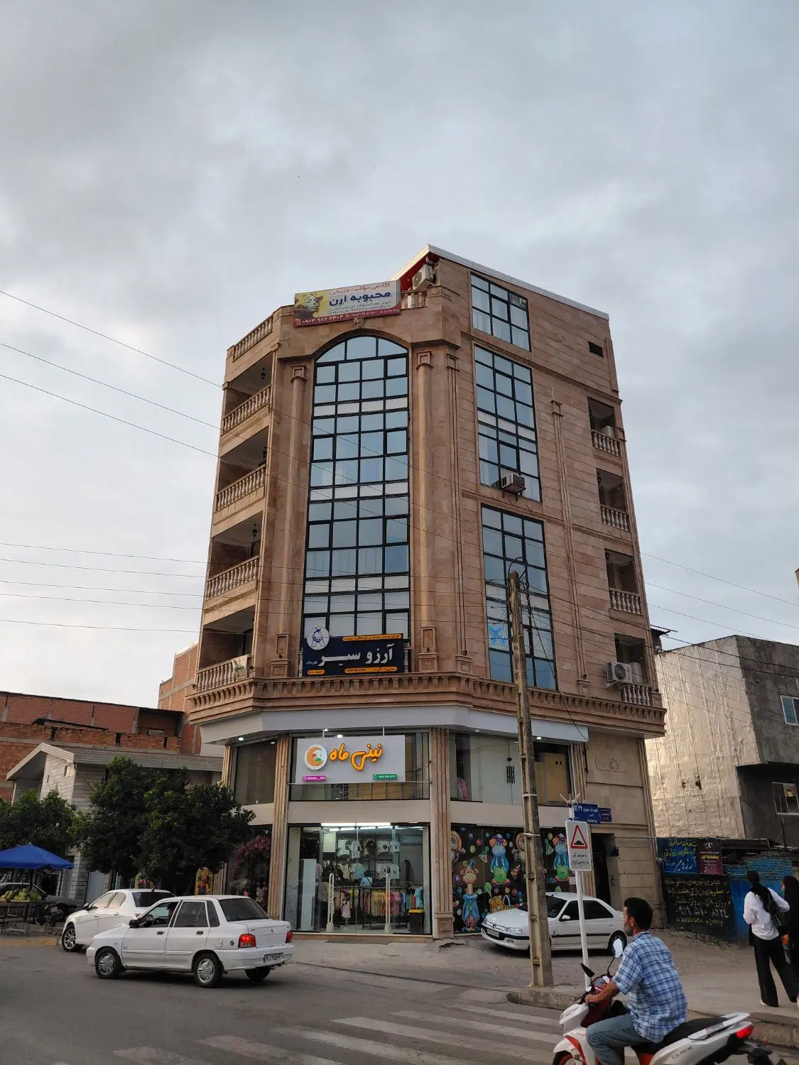 دفتر کار تجاری  بَر عبوری ۲۶