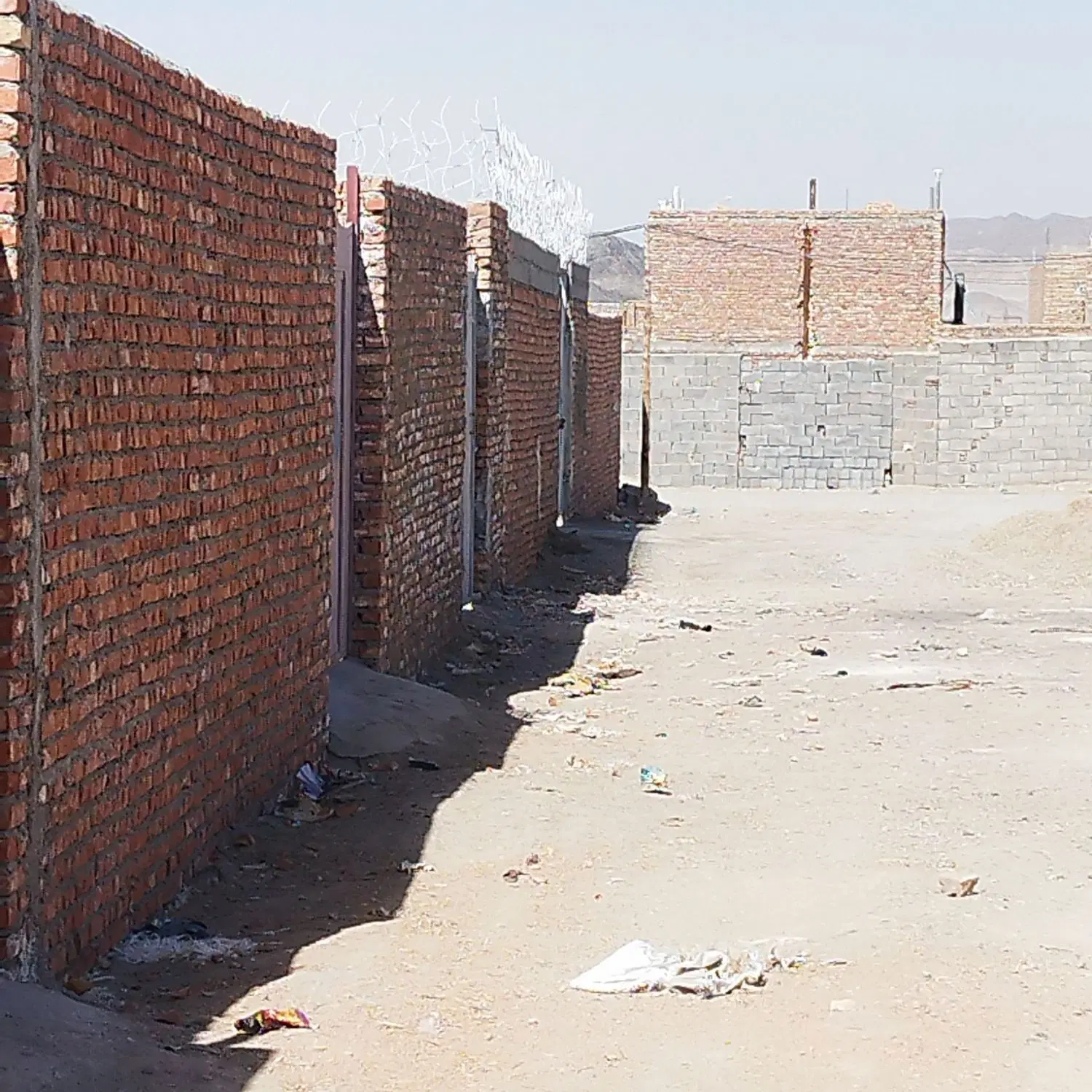 زمین چهار دیواری همت آباد