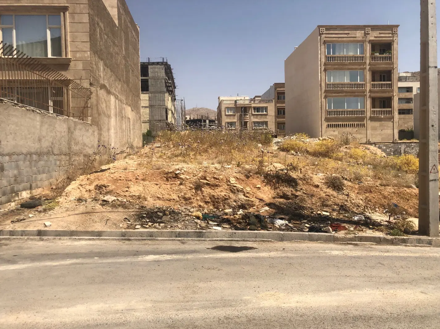 زمین ۲۵۰ متری با پروانه